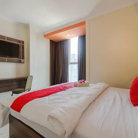 RedDoorz Plus @ Boulevard Panakkukang Makassar Buitenkant foto