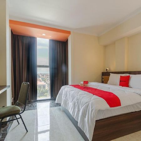 RedDoorz Plus @ Boulevard Panakkukang Makassar Buitenkant foto