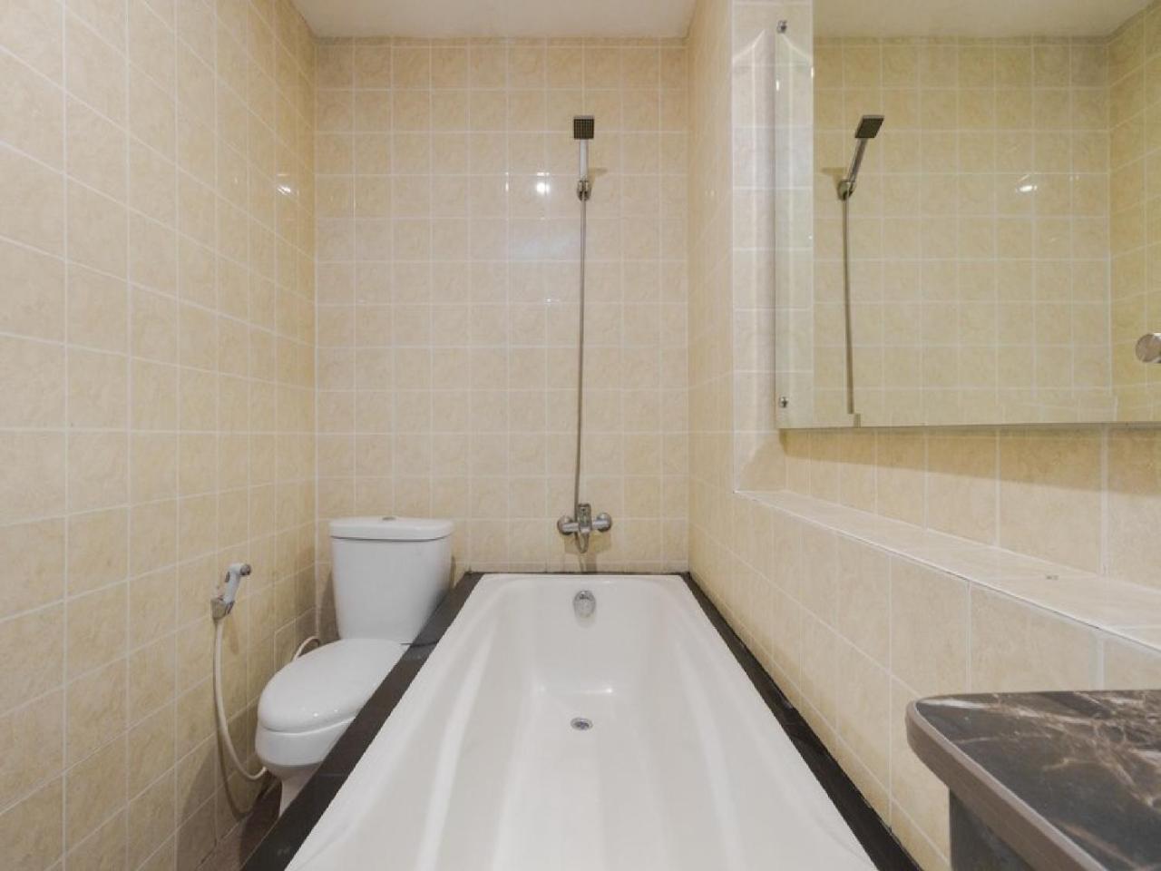 RedDoorz Plus @ Boulevard Panakkukang Makassar Buitenkant foto