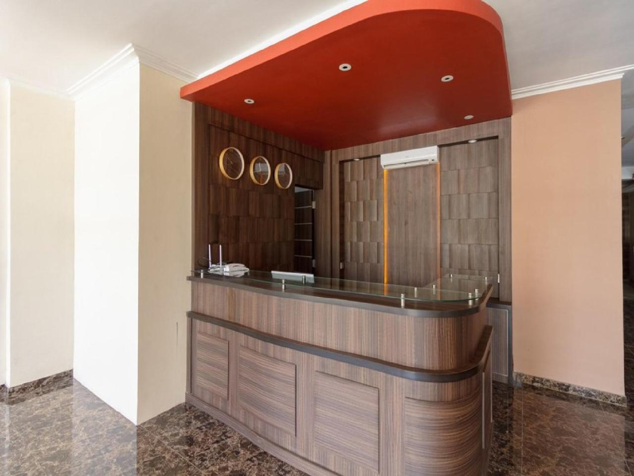 RedDoorz Plus @ Boulevard Panakkukang Makassar Buitenkant foto