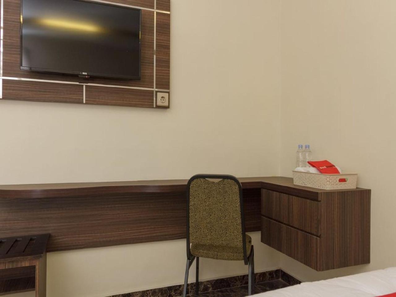 RedDoorz Plus @ Boulevard Panakkukang Makassar Buitenkant foto