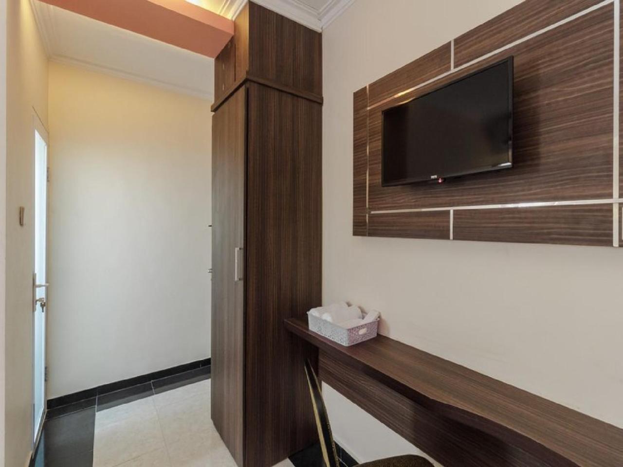 RedDoorz Plus @ Boulevard Panakkukang Makassar Buitenkant foto