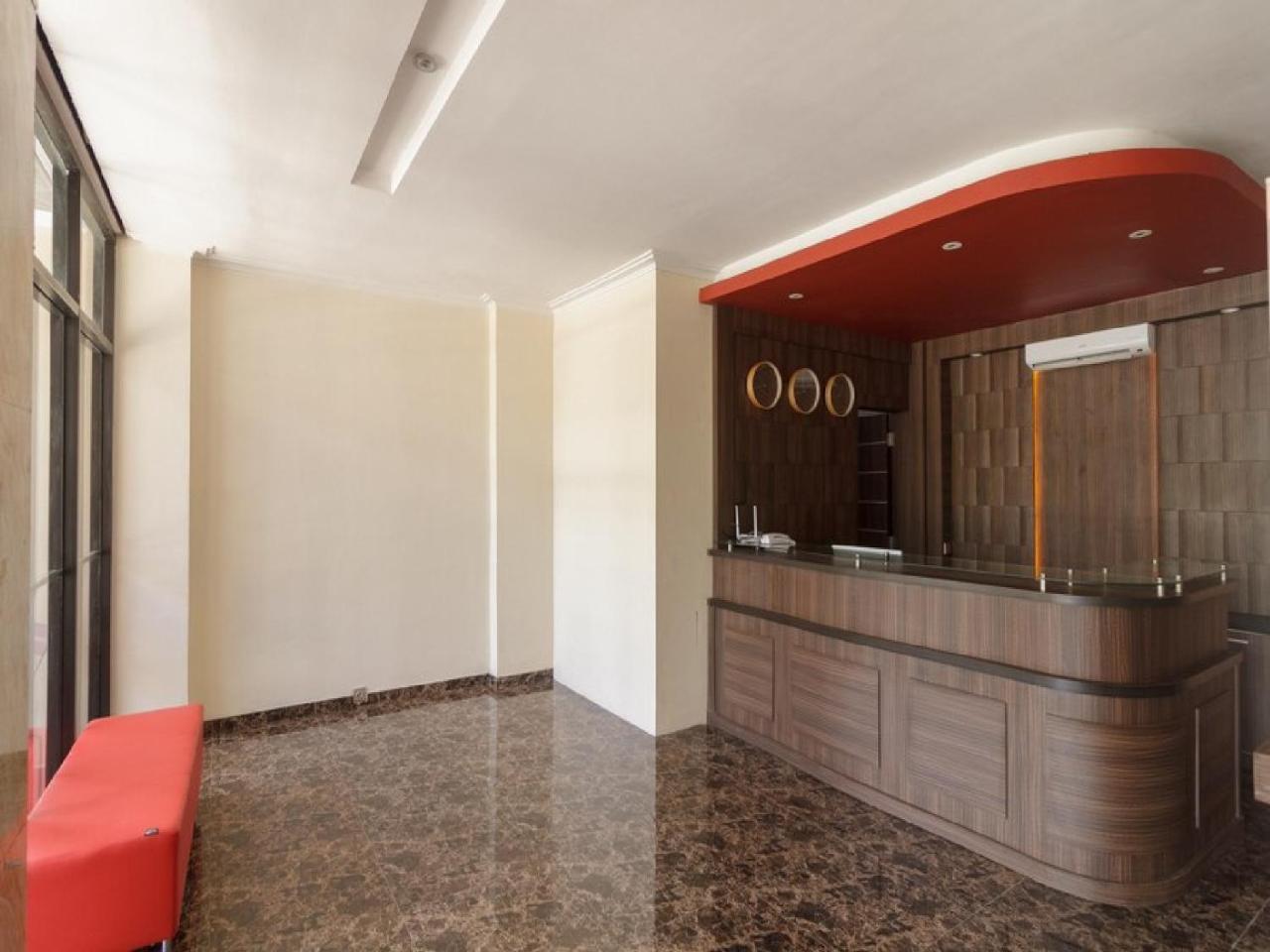 RedDoorz Plus @ Boulevard Panakkukang Makassar Buitenkant foto